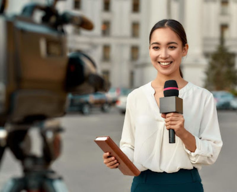 Kỹ năng giao tiếp, biên tập là một trong những yêu cầu cần có của việc làm báo chí