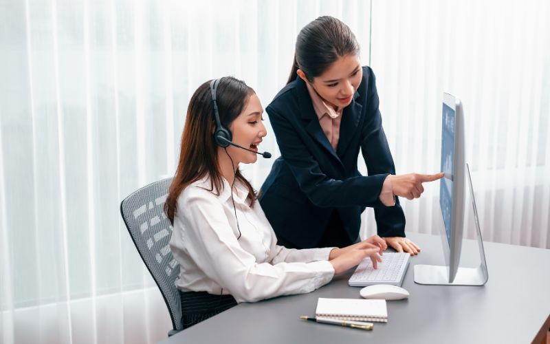 Nhân viên chăm sóc khách hàng thành thạo ngoại ngữ giúp doanh nghiệp mở rộng phạm vi thị trường và nâng cao hiệu quả công việc