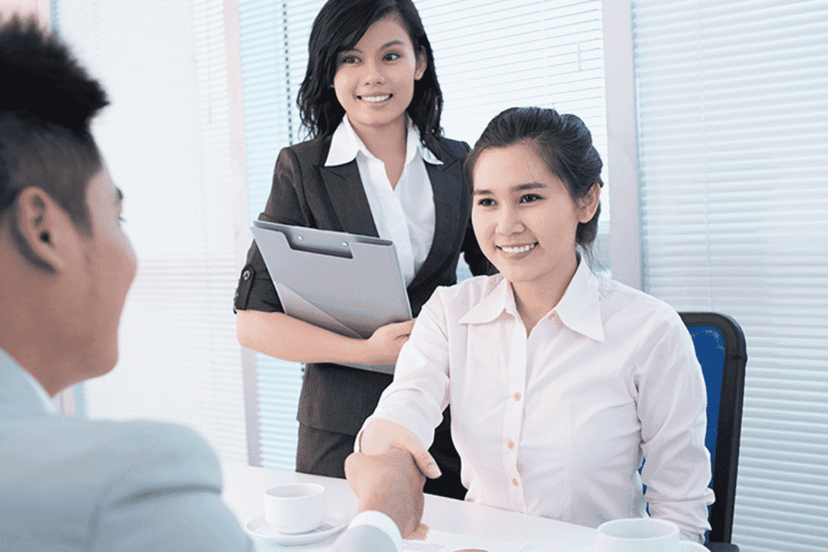 Chuyên viên tuyển dụng chịu trách nhiệm chính cho kế hoạch và quy trình tuyển dụng của doanh nghiệp