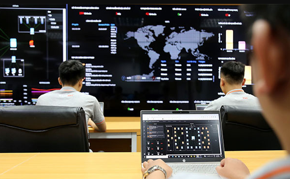 Nhân viên Cyber Security Full-time chịu trách nhiệm bảo vệ hệ thống và dữ liệu của tổ chức trong một môi trường làm việc chuyên nghiệp