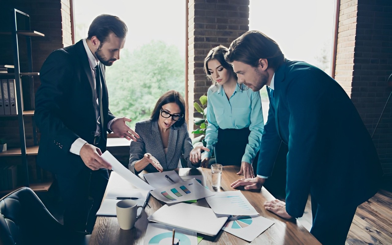 Giám đốc kinh doanh là người dẫn dắt tổ chức phát triển và đạt được các mục tiêu chiến lược