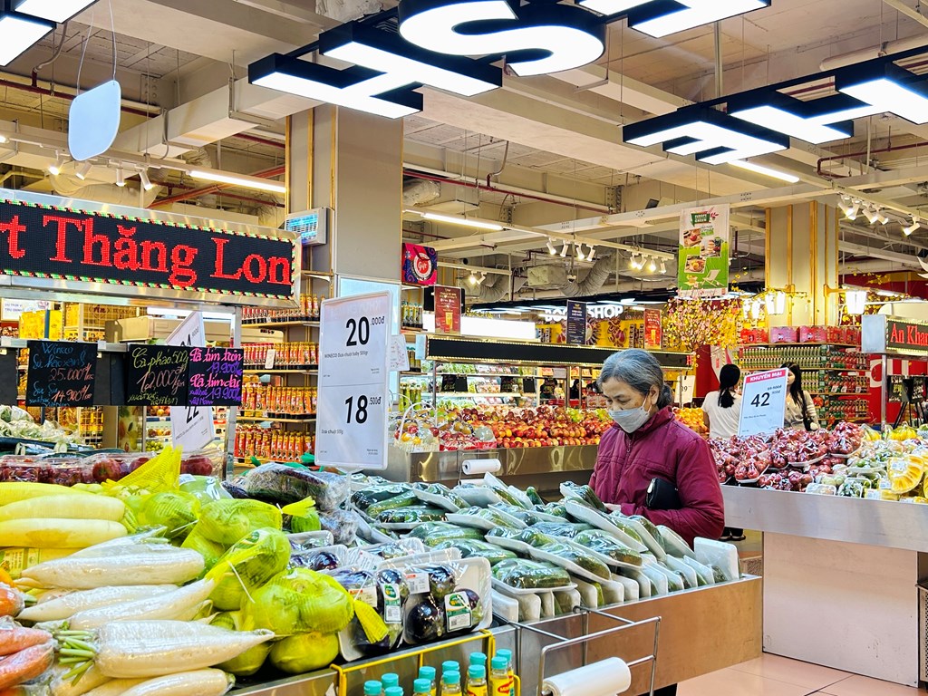 Giám sát vận hành ngành bán lẻ đảm bảo quy trình trưng bày, quản lý hàng hóa và dịch vụ khách hàng diễn ra hiệu quả