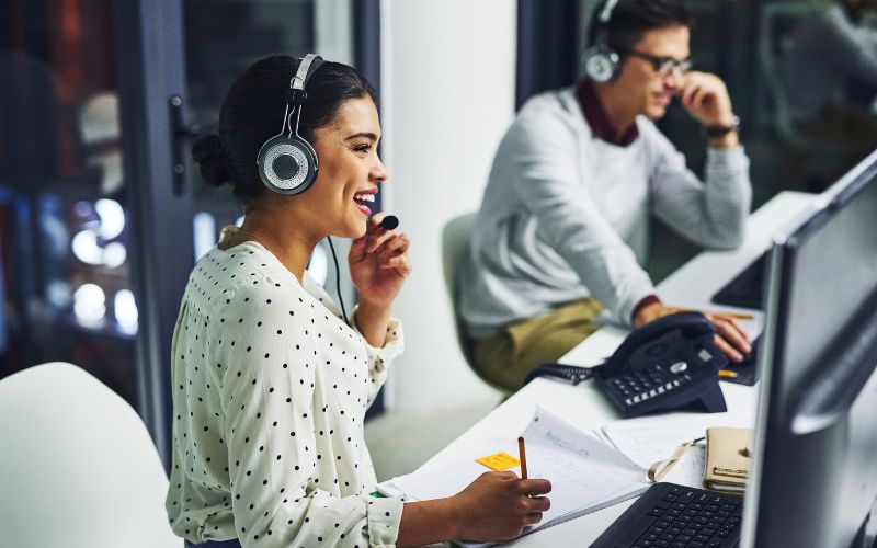 IT Helpdesk là cầu nối giữa người dùng và hệ thống công nghệ thông tin của doanh nghiệp