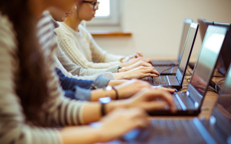 Việc làm Lập trình Front-End đang là lựa chọn được nhiều bạn trẻ hướng tới