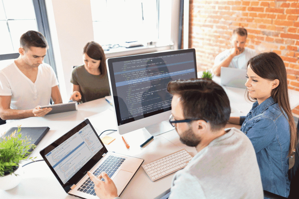 Việc làm lập trình viên React Native Full-time cần làm việc toàn thời gian trên công ty