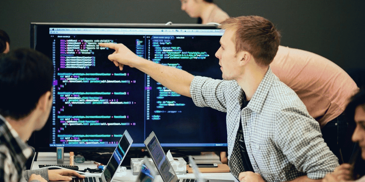 Lập trình viên Java có kinh nghiệm chịu trách nhiệm các dự án phát triển phần mềm và tham gia vào những giai đoạn thiết kế, triển khai, bảo trì ứng dụng