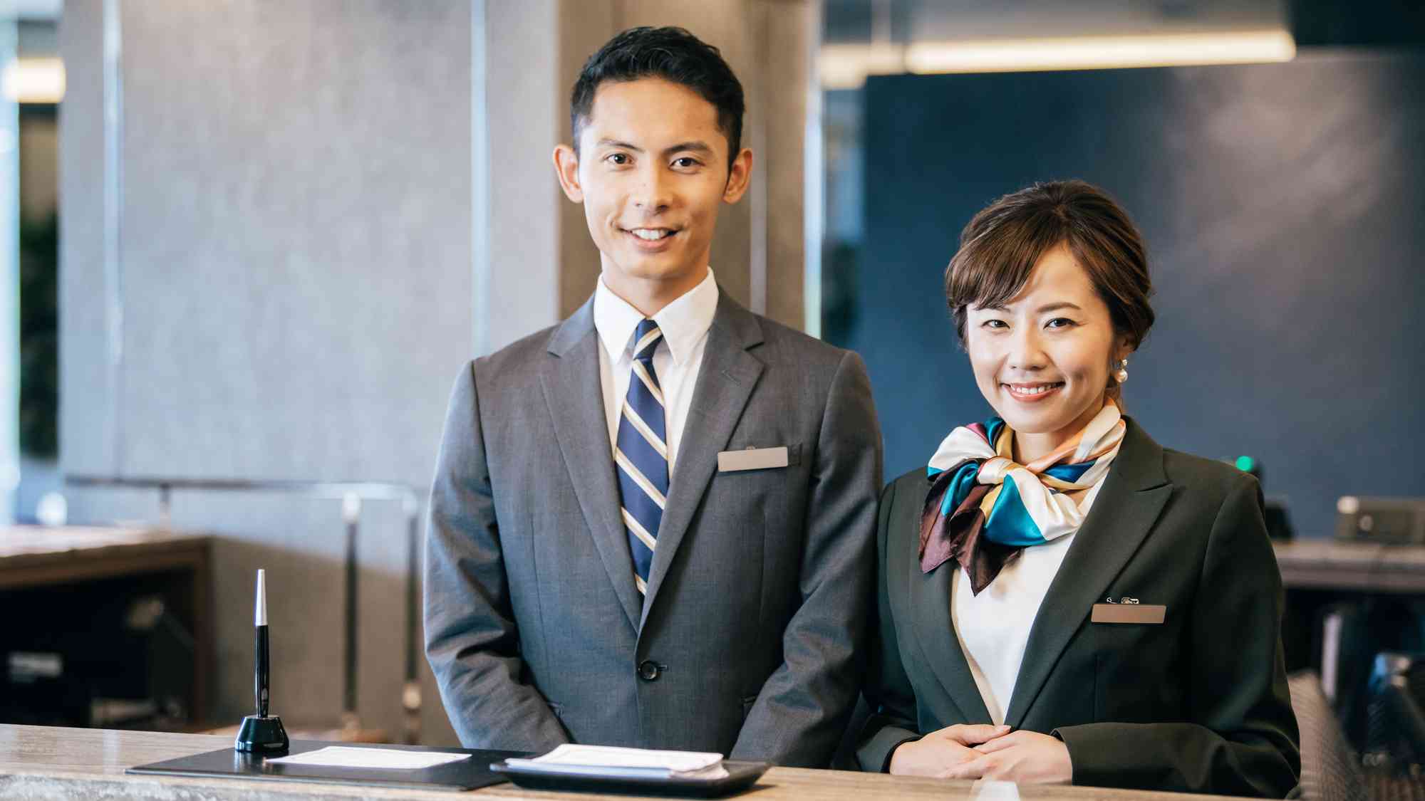 Việc làm nhân viên lễ tân thường ưu tiên ứng viên có ngoại hình vì đây là vị trí bộ mặt của doanh nghiệp