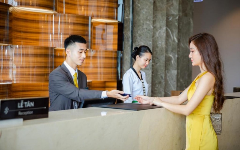 việc làm nhân viên lễ tân tại Đà Nẵng có yêu cầu rất cao về khả năng giao tiếp và ngoại ngữ 