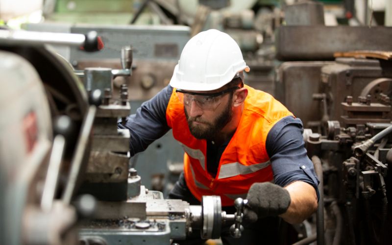 Tuyển dụng việc làm sản xuất tại Bình Dương tập trung vào các lĩnh vực sản xuất, kỹ thuật và quản lý