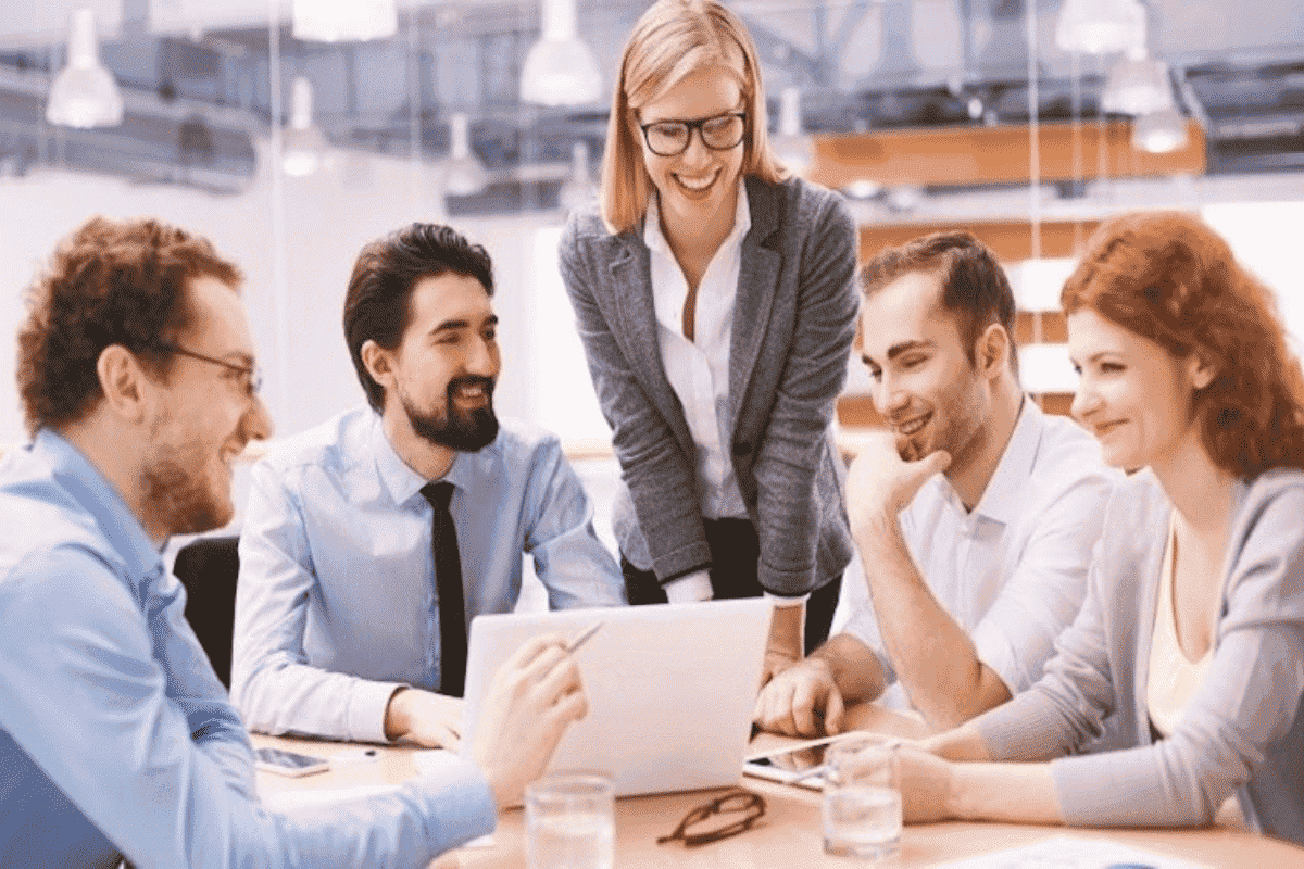 Sự phát triển mạnh mẽ của ngành công nghiệp TP.HCM khiến nhu cầu tìm kiếm thực tập sinh nhân sự rất cao