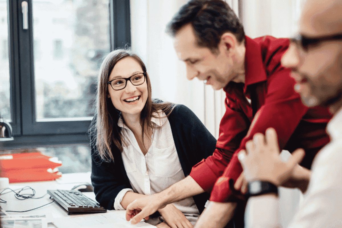 Thực tập sinh nhân sự hỗ trợ thực hiện tuyển dụng, nhập dữ liệu, sắp xếp và lưu trữ hồ sơ nhân viên