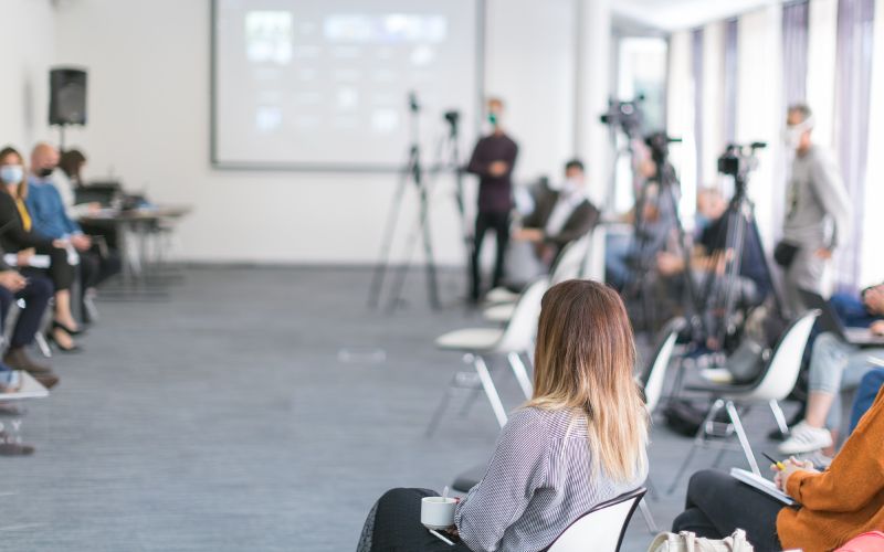 Nhân viên tổ chức sự kiện phải đảm nhiệm các nhiệm vụ đa dạng và phức tạp