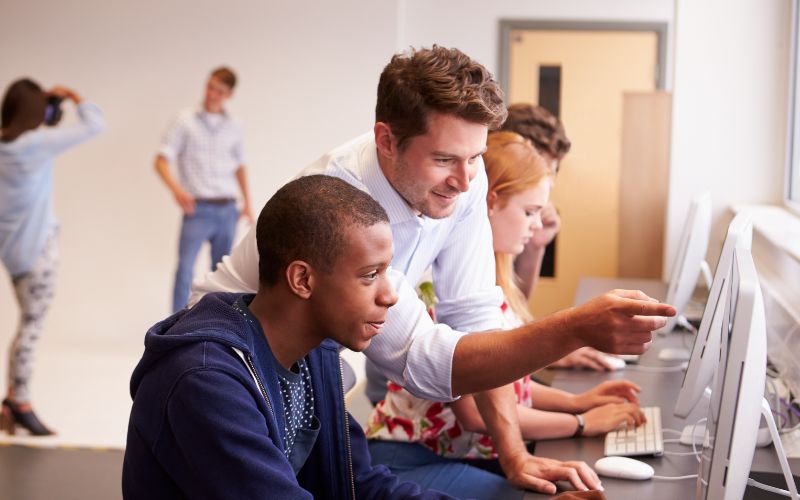 Các thành phố lớn là môi trường lý tưởng để theo đuổi việc làm truyền thông