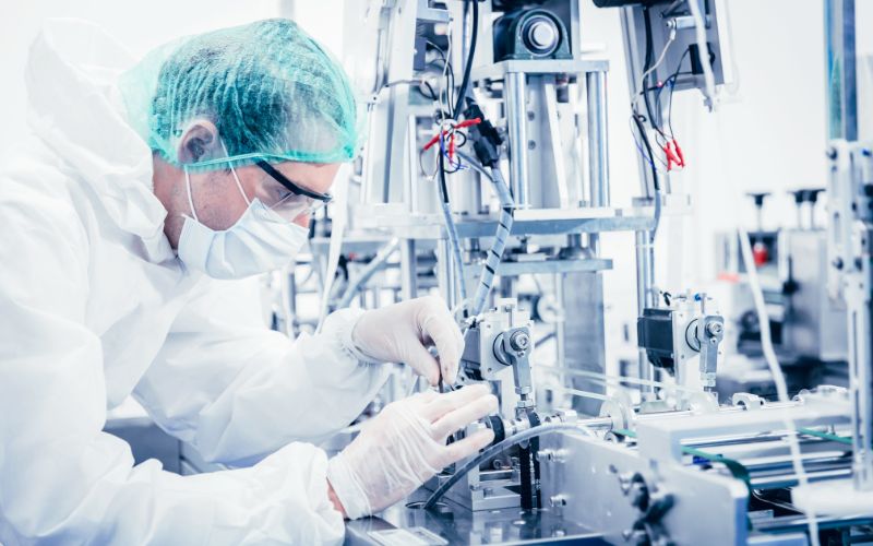 Các việc làm y dược như bác sĩ, dược sĩ, điều dưỡng, nhà nghiên cứu... luôn được săn đón