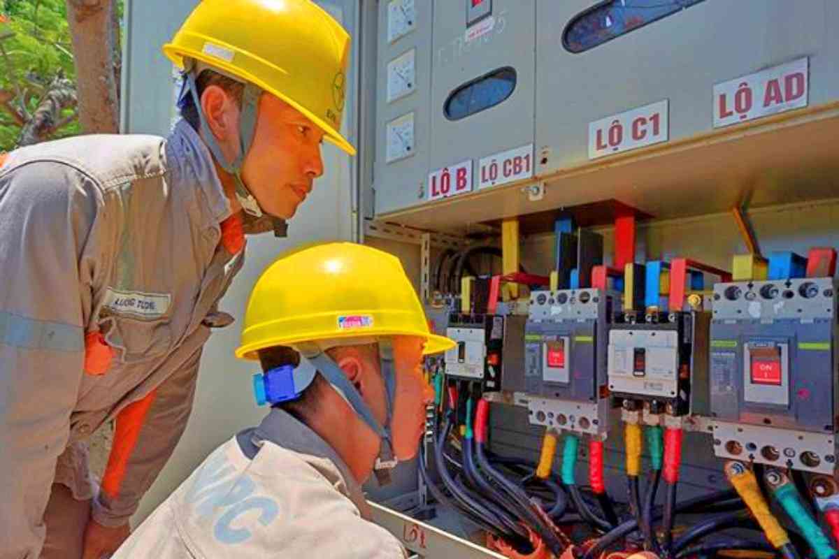 Nhu cầu tuyển thợ điện ngày càng tăng cao