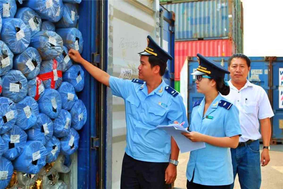 Ngoài am hiểu xuất nhập khẩu, nhân viên cần phải nắm vững quy trình khai báo hải quan