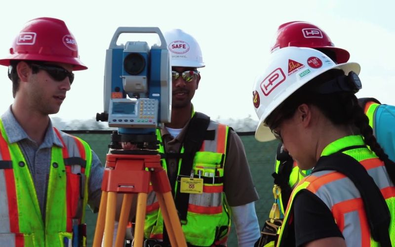 Kỹ sư hiện trường phải có khả năng quản lý và điều phối công việc của đội ngũ thi công