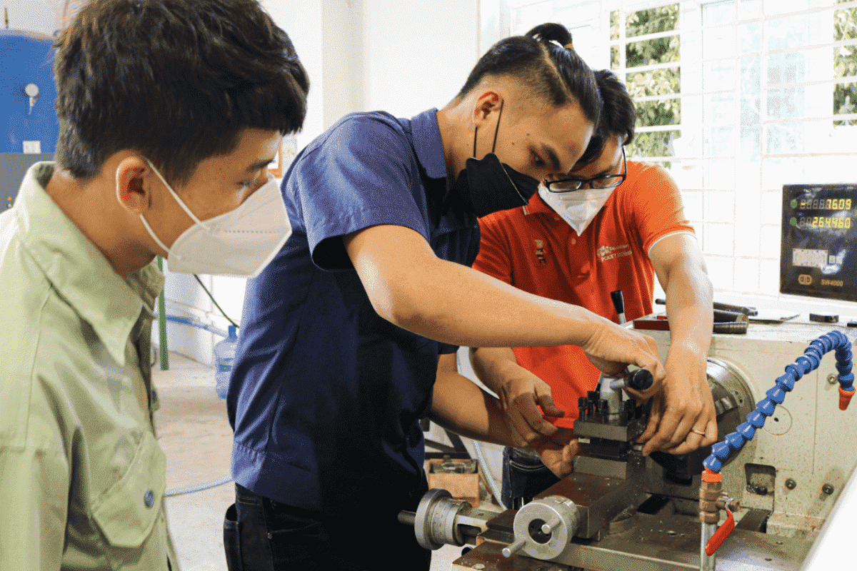 Các trường đại học uy tín đào tạo ngành cơ khí tại Việt Nam cung cấp chương trình đào tạo bài bản và chất lượng