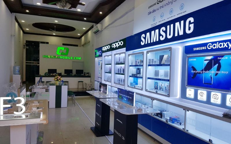 Nhân viên bán điện thoại tại Hoàng Hà Mobile được yêu cầu có kiến thức sâu về sản phẩm Apple, SamSung…