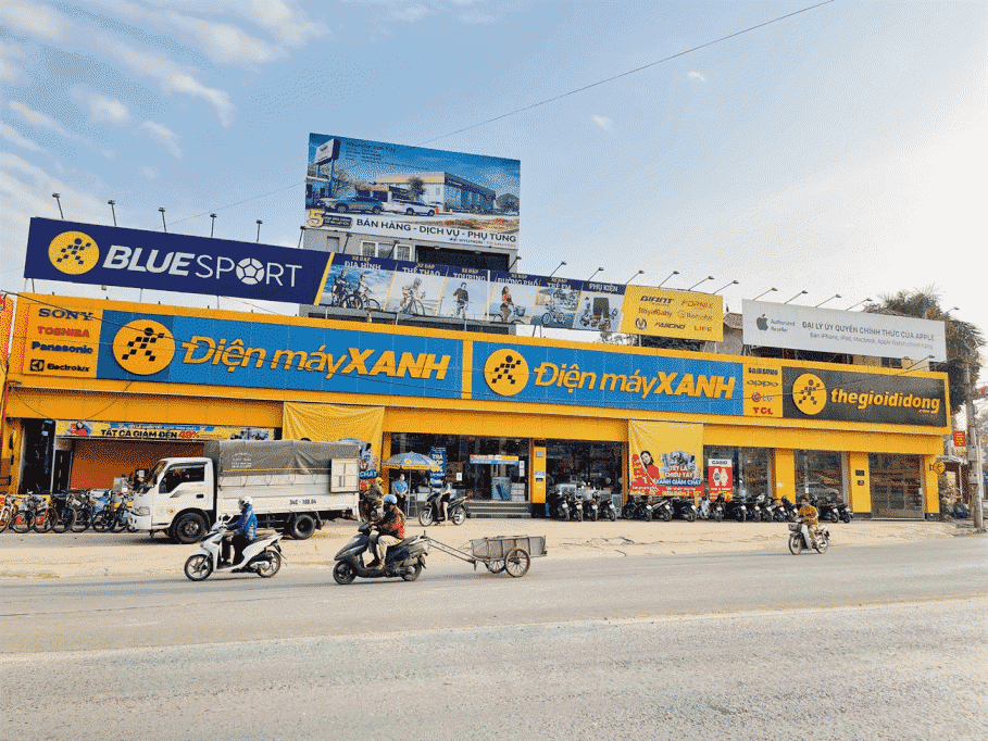Điện máy Xanh thu hút lượng lớn khách mua sắm mỗi ngày
