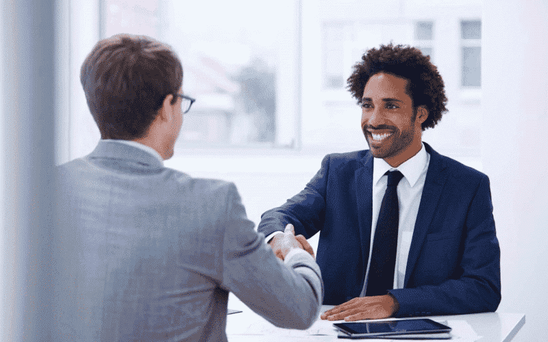 Doanh nghiệp tuyển dụng nhân viên kinh doanh thiết bị điện nâng cao chất lượng dịch vụ