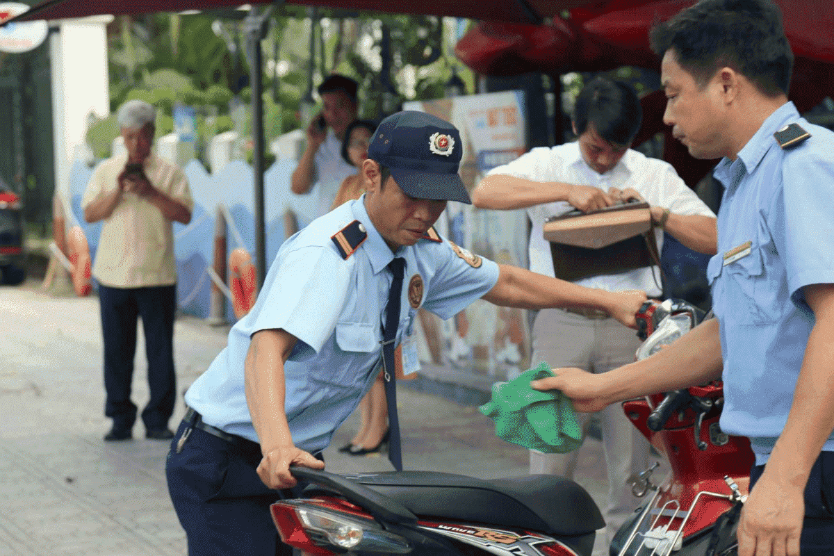 Nhu cầu tuyển bảo vệ tăng trưởng mạnh mẽ trên thị trường lao động nhờ sự phát triển của các khu công nghiệp, trung tâm thương mại và tòa nhà văn phòng