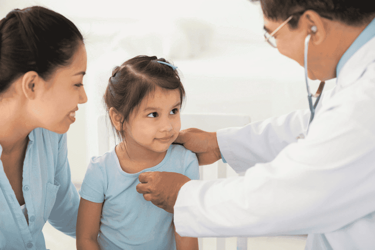 Bác sĩ đa khoa đảm nhận nhiệm vụ khám và điều trị các bệnh lý cơ bản, cũng như theo dõi sức khỏe của bệnh nhân trong suốt quá trình điều trị