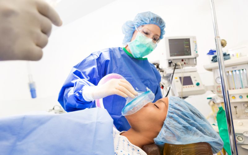 Bác sĩ gây mê hồi sức cần thực hiện nhiều nhiệm vụ để đảm bảo chức năng sống của bệnh nhân được duy trì ổn định