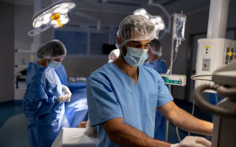 Tuyển dụng bác sĩ gây mê hồi sức yêu cầu kiến thức chuyên môn đạo đức nghề nghiệp và tinh thần trách nhiệm