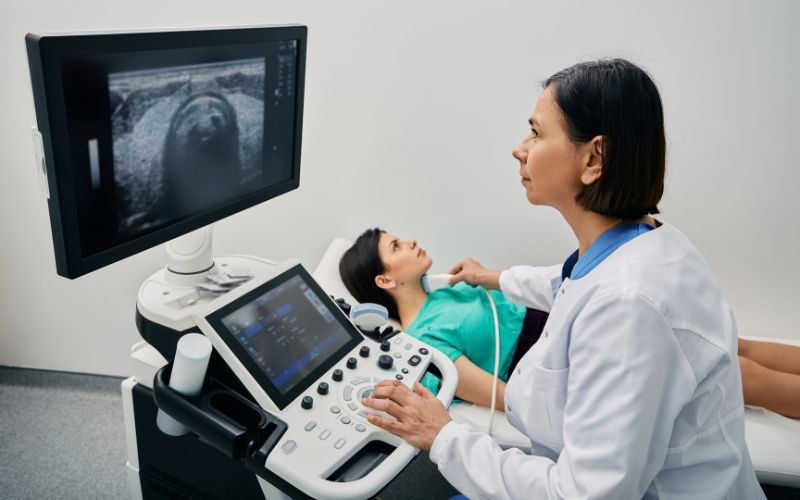 Chứng chỉ hành nghề là điều kiện bắt buộc khi tuyển bác sĩ siêu âm
