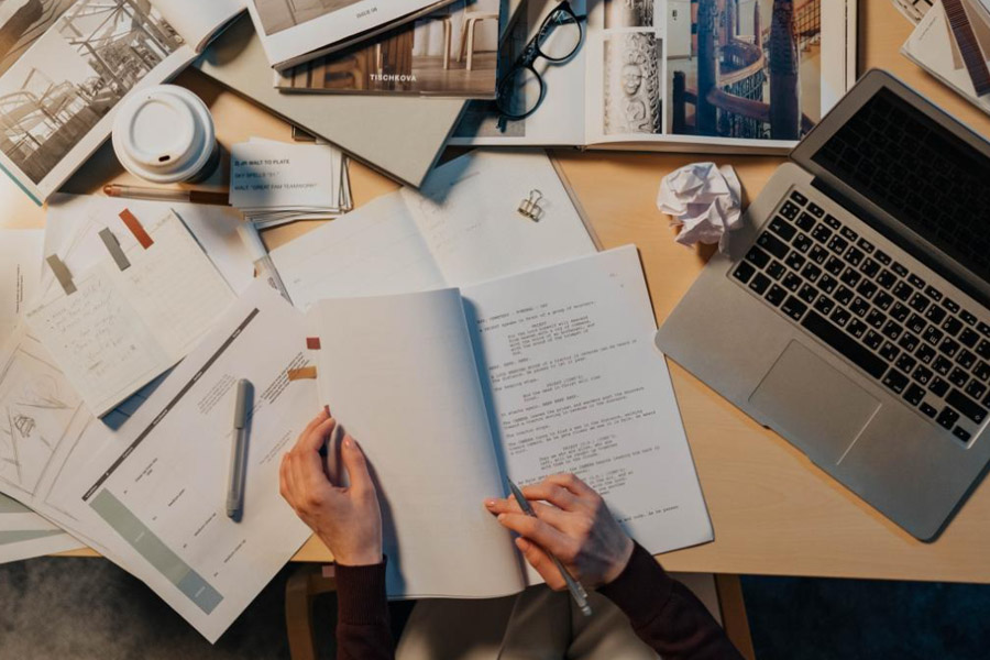 Để trở thành một biên kịch chuyên nghiệp, ứng viên cần sở hữu những kỹ năng cùng tố chất phù hợp với đặc thù công việc