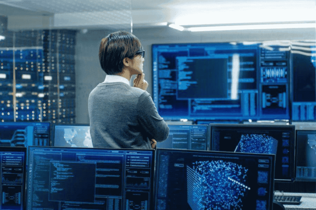 Giám đốc công nghệ thông tin chịu trách nhiệm chính trong việc và điều hành hoạt động công nghệ trong doanh nghiệp