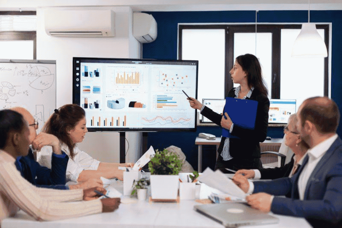 Giám đốc hạ tầng công nghệ chịu trách nhiệm quản lý toàn bộ cơ sở hạ tầng CNTT của doanh nghiệp