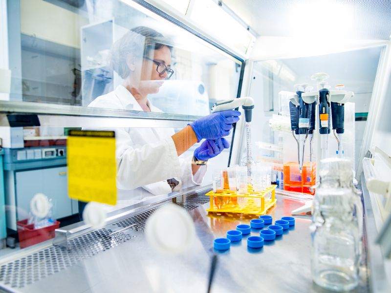 Ứng viên cần nắm vững các kiến thức cơ bản và cách sử dụng các thiết bị nghiên cứu