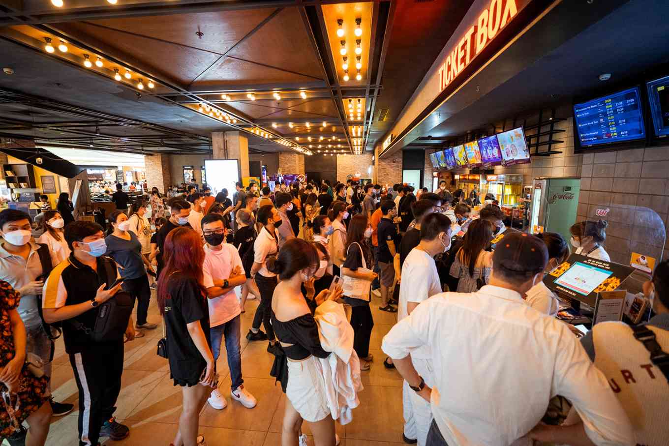 Nhân viên rạp chiếu phim phải khéo léo xử lý các tình huống phát sinh từ khách hàng