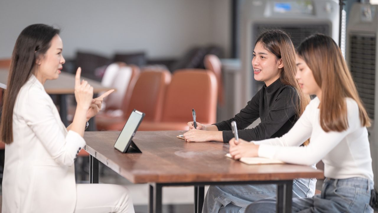 Công việc của nhân viên tư vấn tuyển sinh sẽ khác nhau tùy thuộc vào loại hình tổ chức và đối tượng khách hàng