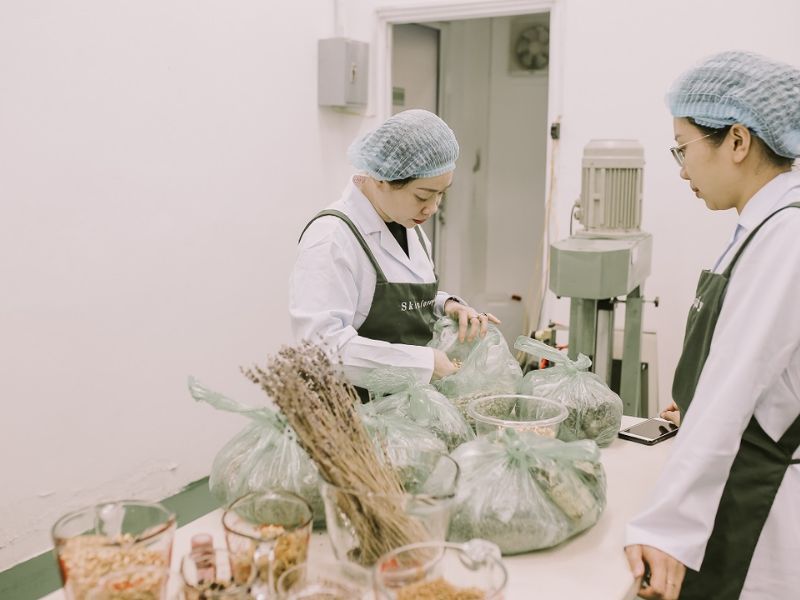 Việc làm nghiên cứu và phát triển mỹ phẩm đã mang đến những sản phẩm đột phá trong ngành làm đẹp