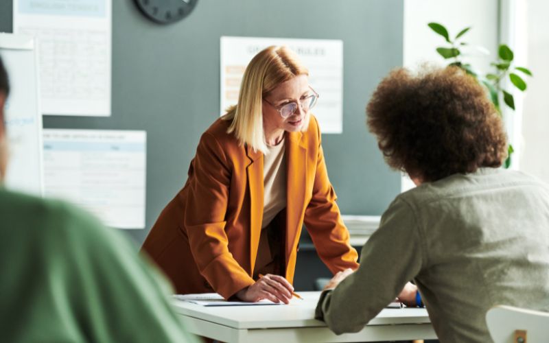 Giáo viên tiếng Đức đóng vai trò quan trọng trong việc tạo ra một môi trường học tập thú vị