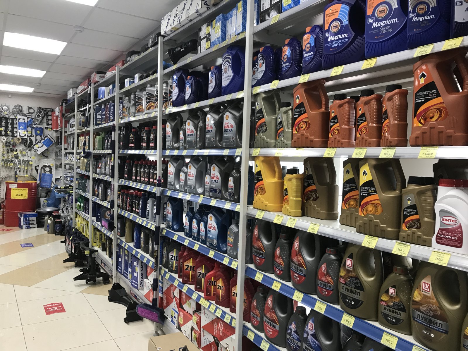 Các thành phố phát triển như Hồ Chí Minh, Hà Nội, Đà Nẵng có hàng trăm tin tuyển nhân viên kinh doanh phụ tùng xe máy, ô tô, xe điện mỗi tháng