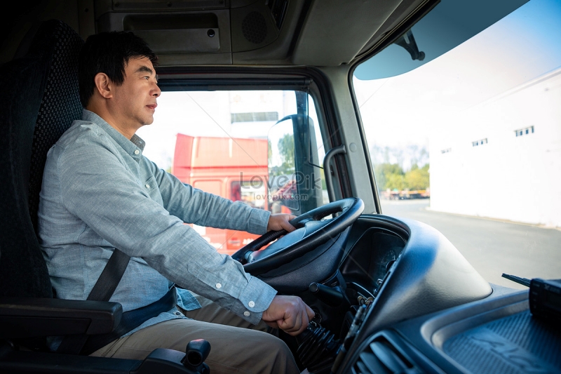 Các doanh nghiệp có yêu cầu khá khắt khe khi tuyển tài xế xe tải