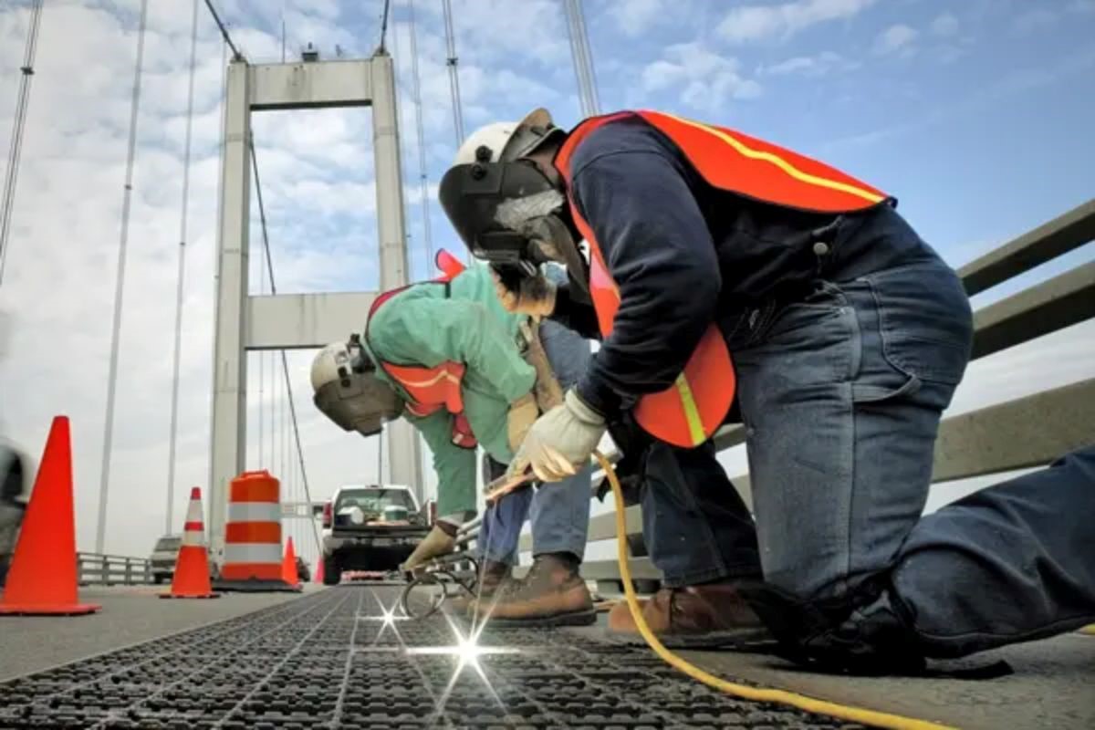 Ngành cơ khí, xây dựng hạ tầng và chế tạo máy móc tuyển dụng thợ hàn tại các thành phố lớn của Việt Nam