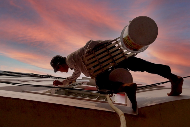 Việc làm thợ sơn là công việc khá nguy hiểm và có rủi ro