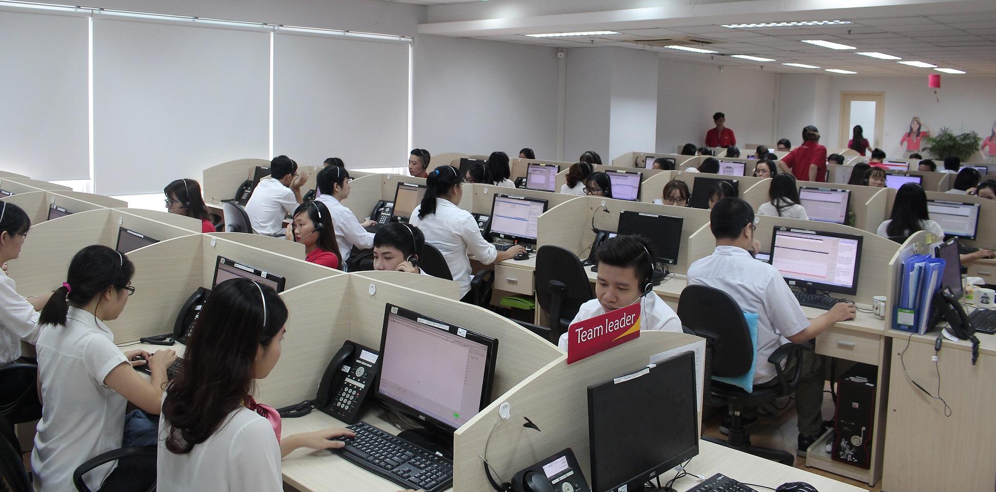 Trong lĩnh vực ngân hàng, nhân viên Call center làm việc chuyên nghiệp