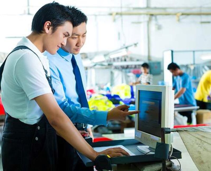 Nhân viên kế hoạch sản xuất lên kế hoạch và phát triển sản phẩm đảm bảo đúng quy trình