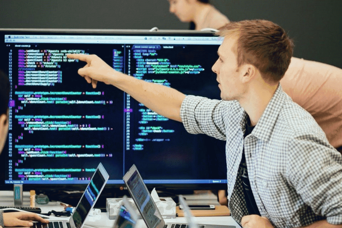 Lập trình viên ReactJS Front-end cần nắm vững và thành thạo kỹ năng công nghệ như VueJS, Angular hoặc Svelte