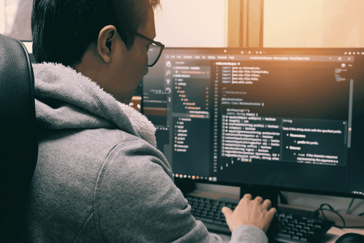 Vị trí lập trình viên ReactJS với .NET đòi hỏi sự hiểu biết sâu về các công nghệ như ASP.NET, C# và SQL Server