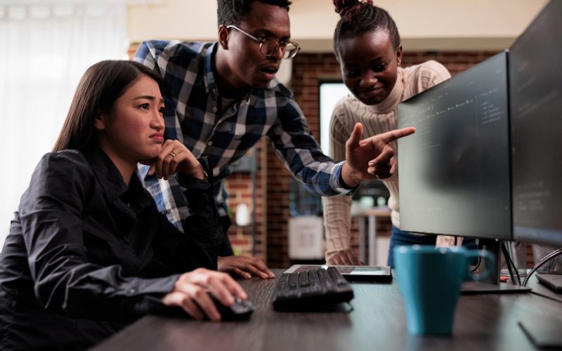 AngularJS Leader chịu trách nhiệm xây dựng và phát triển đội ngũ, lên kế hoạch dự án, quản lý tiến độ và chất lượng sản phẩm