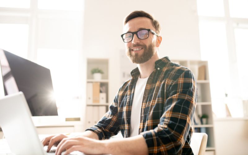 Nhân viên full-time sẽ có mức lương ổn định, đầy đủ các chế độ phúc lợi và cơ hội thăng tiến cao