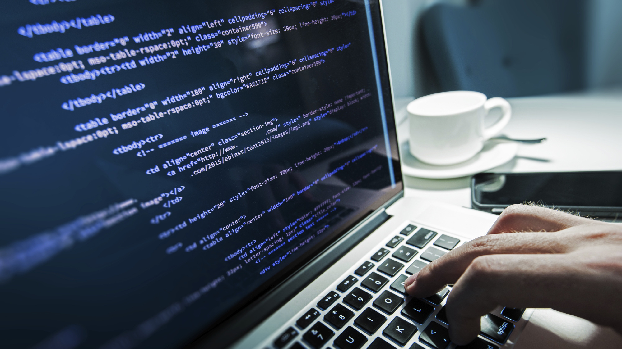 Swift và Objective-C là hai ngôn ngữ được sử dụng nhiều nhất khi làm lập trình viên iOS