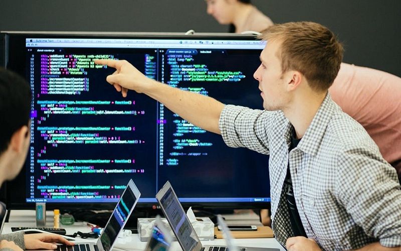 Tùy thuộc vào yêu cầu công việc, một lập trình viên VueJS có thể đảm nhận nhiều vị trí